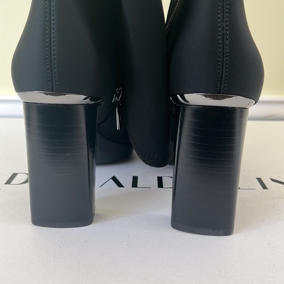 Donald Pliner - Picture 5 of 7